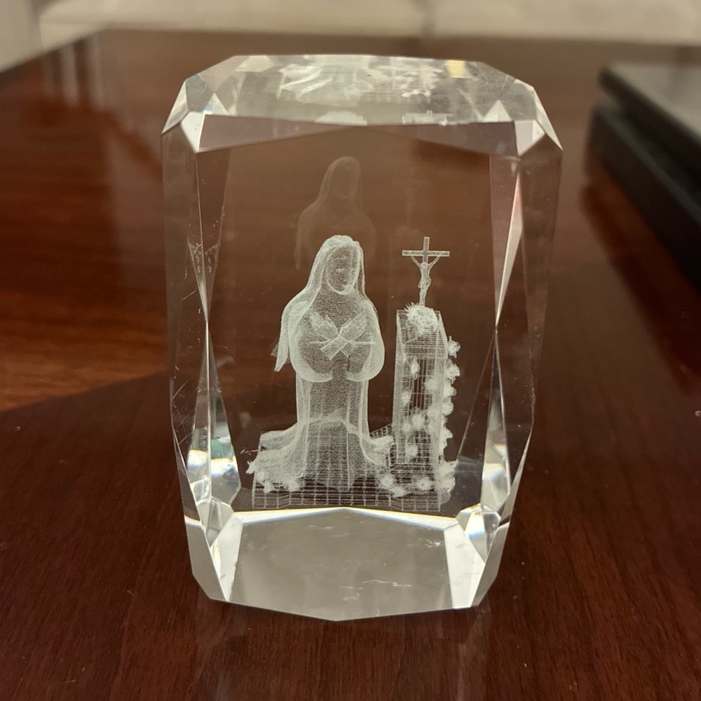 3D Crystal Glass Laser Religious Mary/alter praying Holographic Paperweight